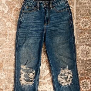 Hollister Ultra High-Rise Mom Jean